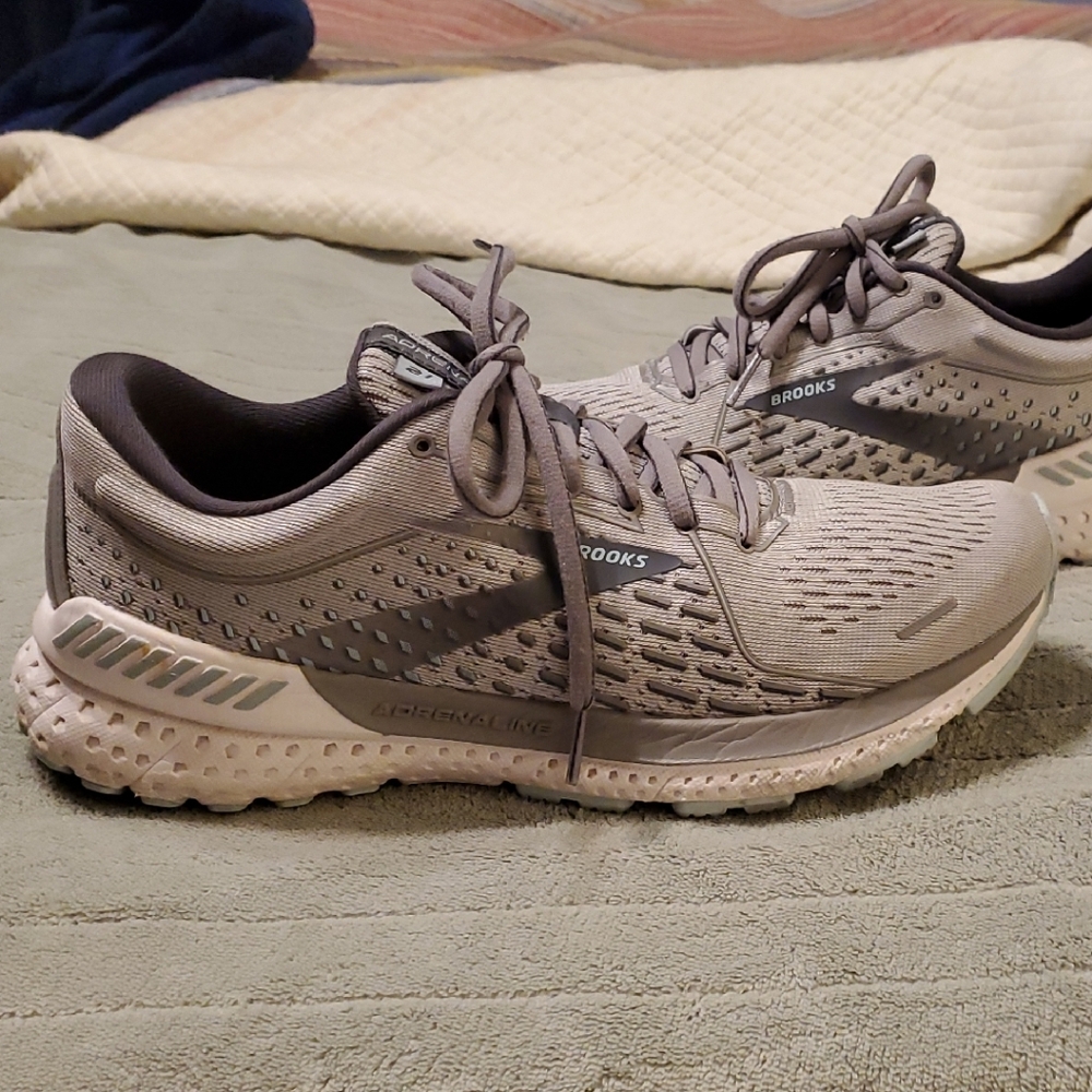 Brooks Adrenline Women's Athletic Shoes in Gray, White, Mint Green Accents